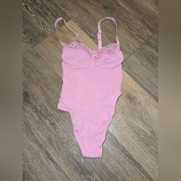 SKIMS Tops - SKIMS Kim Kardashian Women's XS Pink Lace Bodysuit New w/out Tags!
